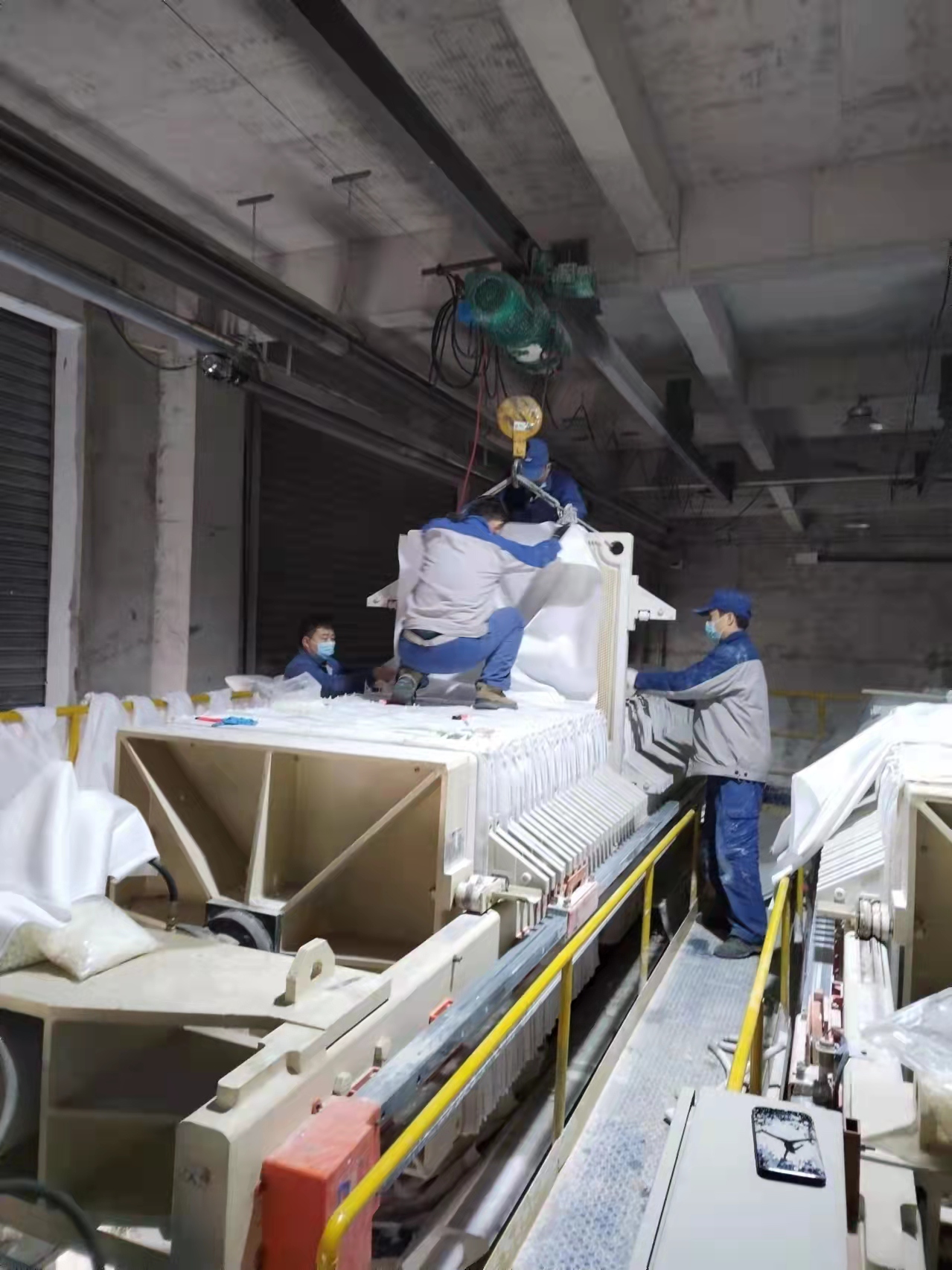 光伏新材料：春寒料峭斗志昂，爭分奪秒換布忙