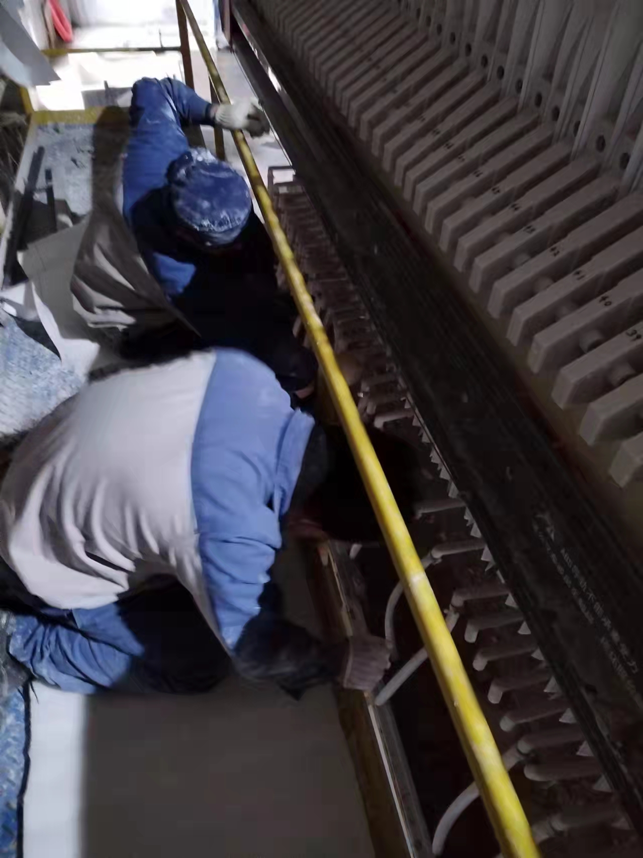 光伏新材料：春寒料峭斗志昂，爭分奪秒換布忙